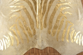 Kuhfell mit goldenen Zebra Prägung 210 x 170 cm