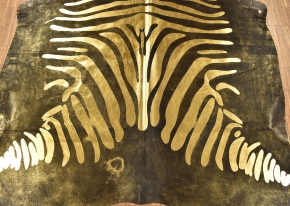 Kuhfell schwarz mit goldenen Zebra Prägung 210 x 180 cm